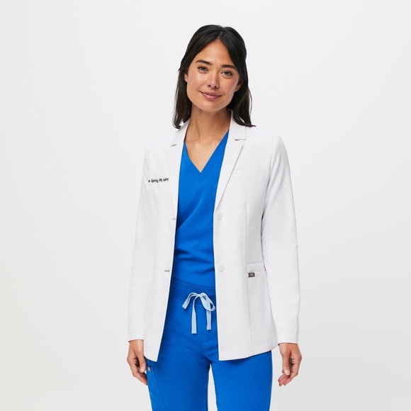 Figs Bellevue Slim Short Lab Coat in pale pink XS - Picture 1 of 15